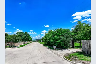 1013 E Fishcreek Road, Grand Prairie, TX 75052 - Photo 19