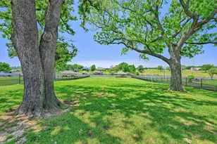 615 Kiowa Dr W, Lake Kiowa, TX 76240 - Photo 3