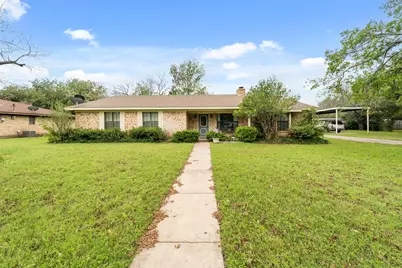 402 N Walnut Street, Lacy Lakeview, TX 76705 - Photo 1