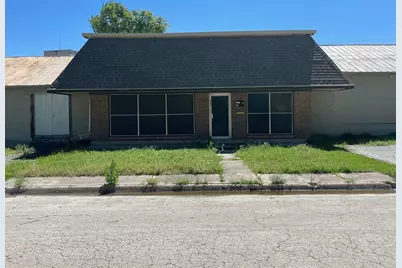 517 E Broadway Street #304, Gainesville, TX 76240 - Photo 1