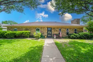 2138 Wellington Dr, Grand Prairie, TX 75051 - Photo 1