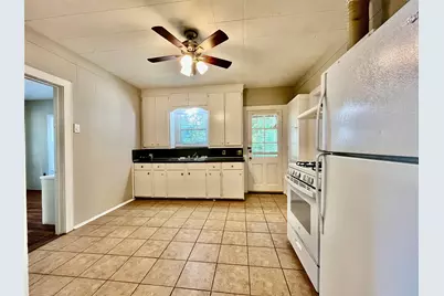 701 W Sycamore Street, Denton, TX 76201 - Photo 5