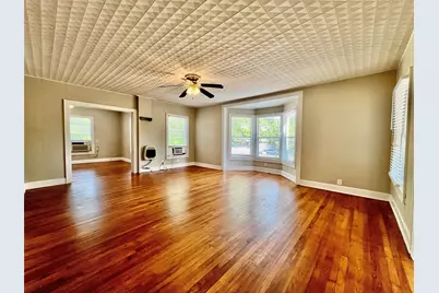 701 W Sycamore Street, Denton, TX 76201 - Photo 1