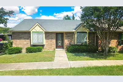 18 E Townhouse Lane #31, Grand Prairie, TX 75052 - Photo 1