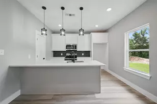 2734 W Washington St, Denison, TX 75020 - Photo 5