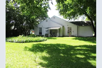 103 E Denison Avenue, Bonham, TX 75418 - Photo 3