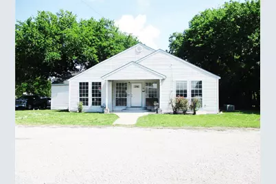 103 E Denison Avenue, Bonham, TX 75418 - Photo 1