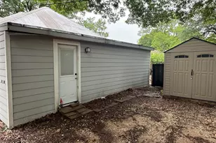 325 Virginia Ave, Waxahachie, TX 75165 - Photo 3