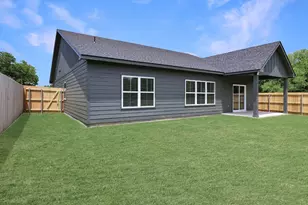 909 Maple St, Farmersville, TX 75442 - Photo 3