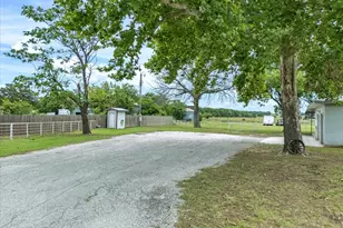 1411 Parker Dairy Rd, Alvord, TX 76225 - Photo 31
