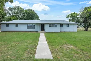 1411 Parker Dairy Rd, Alvord, TX 76225 - Photo 5