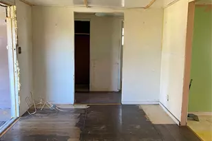 303 Pecan St, Bardwell, TX 75101 - Photo 3