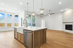 541 Lockhart St, Waxahachie, TX 75165 - Photo 5