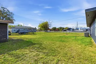 613 Crestview Dr, Granbury, TX 76048 - Photo 21