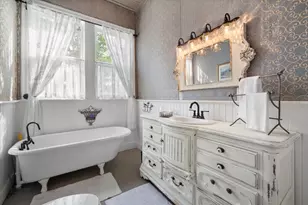 756 W 3rd Ave, Corsicana, TX 75110 - Photo 19