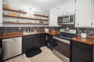 304 Moore St, Jacksboro, TX 76458 - Photo 9