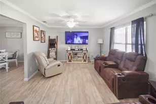 304 Moore St, Jacksboro, TX 76458 - Photo 5