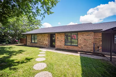 304 Moore Street, Jacksboro, TX 76458 - Photo 3