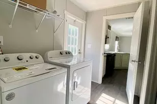 329 Capricorn Dr, Granbury, TX 76049 - Photo 5