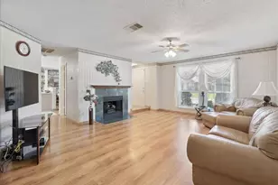 1721 Creekpoint Dr, Lewisville, TX 75067 - Photo 9