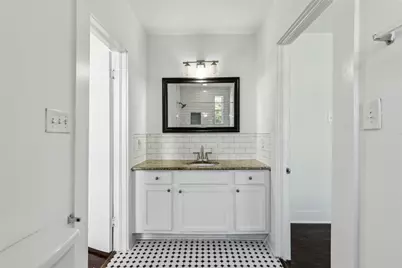 820 W 10th Street, Dallas, TX 75208 - Photo 9