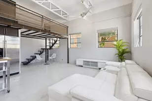 215 N Walton St, Dallas, TX 75226 - Photo 3