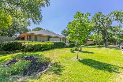 1604 Oak Hollow Drive, Woodway, TX 76712 - Photo 37