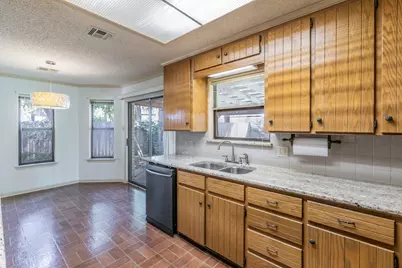 1604 Oak Hollow Drive, Woodway, TX 76712 - Photo 11