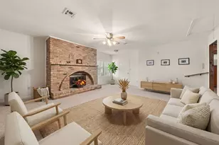 386 W Main St, Elm Mott, TX 76640 - Photo 9