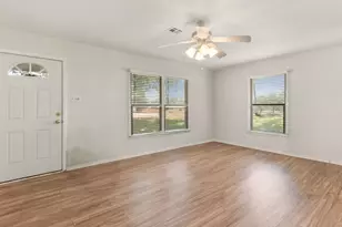 386 W Main St, Elm Mott, TX 76640 - Photo 5