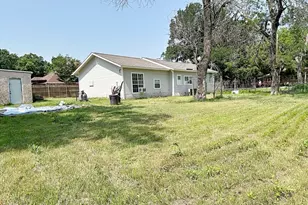 421 Jackson St, Krum, TX 76249 - Photo 25