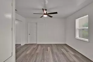 509 E Pine St, West, TX 76691 - Photo 7