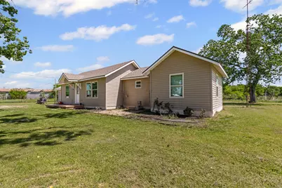 105 S Lavaca Street, Whitney, TX 76692 - Photo 3