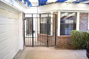 919 Liberty Ct, Dallas, TX 75204 - Photo 3