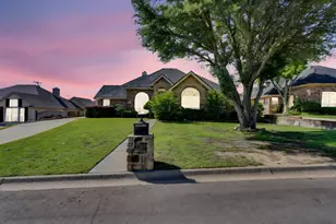 1607 W Westhill Dr, Cleburne, TX 76033 - Photo 5