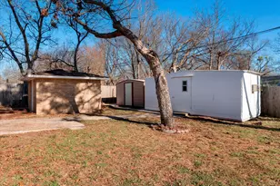 601 N 38th St, Corsicana, TX 75110 - Photo 5