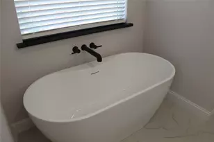 10117 Castleberry Ln, Waco, TX 76712 - Photo 11