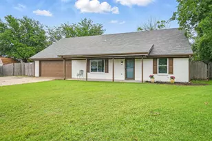 9813 Bancroft Dr, Benbrook, TX 76126 - Photo 3