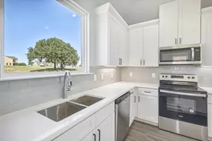 1005 Springfield Dr, Springtown, TX 76082 - Photo 7