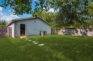 206 Royal St, Cleburne, TX 76031 - Photo 13