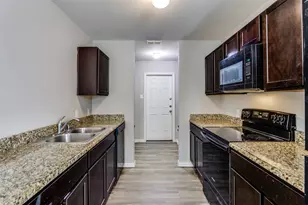 206 Royal St, Cleburne, TX 76031 - Photo 3