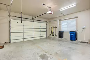 914 Waterpoint Ct E, Granbury, TX 76048 - Photo 29