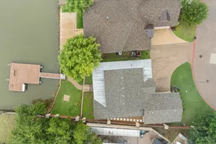 914 Waterpoint Ct E, Granbury, TX 76048 - Photo 39