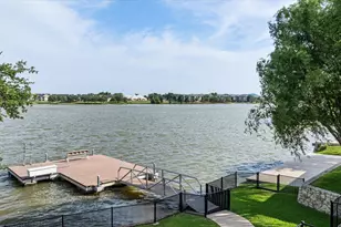 914 Waterpoint Ct E, Granbury, TX 76048 - Photo 37