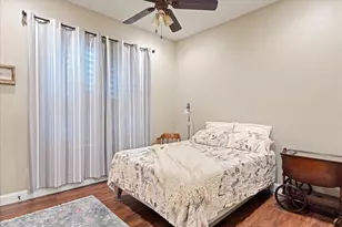 914 Waterpoint Ct E, Granbury, TX 76048 - Photo 23