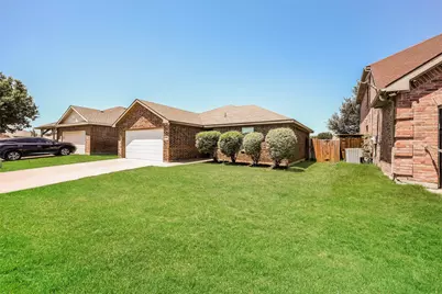 7660 Hollow Forest Drive, Fort Worth, TX 76123 - Photo 3