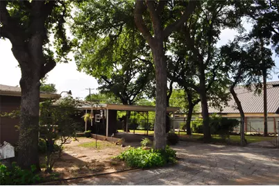 1405 Rolling Hills Drive, Graham, TX 76450 - Photo 5