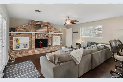 521 Brookview Drive, Hurst, TX 76054 - Photo 7