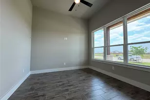 148 Chapowits, Godley, TX 76044 - Photo 3