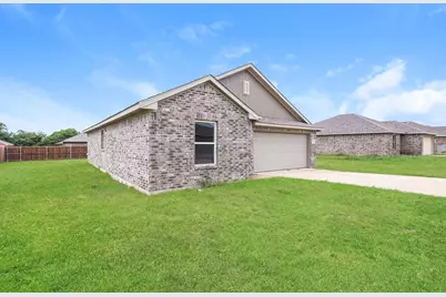 819 S Sutton Street, Mabank, TX 75147 - Photo 3